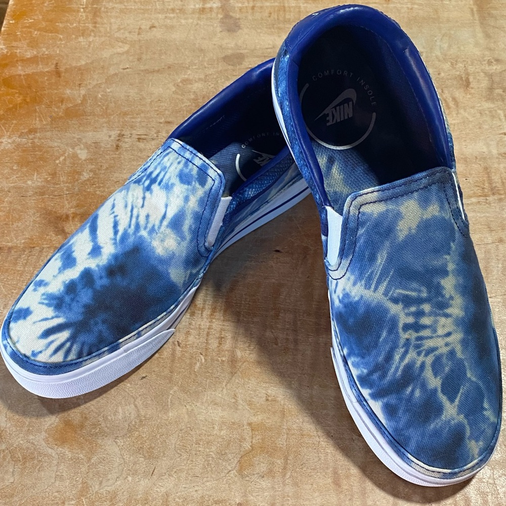 Nike size 8 men’s (EU 41) slip on casual shoes - blue tie-dye pattern - NWT